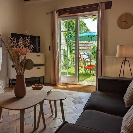 Petit Romantique Avec Piscine Couverte, Jardin Et Animaux, Proche De La Nature A - Fr-1-653-234 * Chadurie