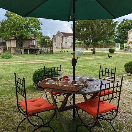 Petit Romantique Avec Piscine Couverte, Jardin Et Animaux, Proche De La Nature A - Fr-1-653-234 Holiday home