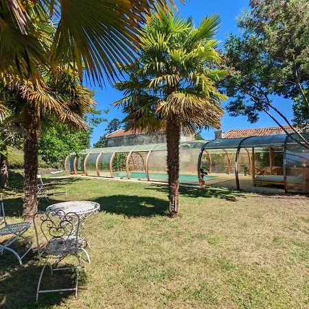 Petit Romantique Avec Piscine Couverte, Jardin Et Animaux, Proche De La Nature A - Fr-1-653-234 * Chadurie