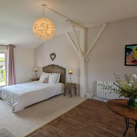 Petit Romantique Avec Piscine Couverte, Jardin Et Animaux, Proche De La Nature A - Fr-1-653-234 Holiday home
