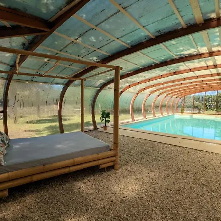 Petit Romantique Avec Piscine Couverte, Jardin Et Animaux, Proche De La Nature A - Fr-1-653-234 Holiday home Chadurie